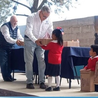Entrega de útiles escolares de SEDEQ y CONYCTEQ